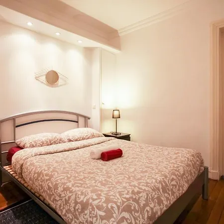 Tour Eiffel Sevres - Babylone 2 *